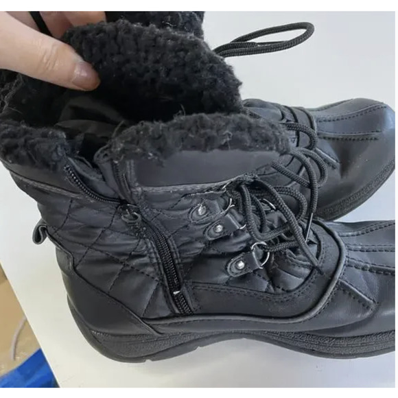 Totes Boots Womens Size 8 Black Winter Survivor Quilted Ankle Snow Faux Fur Zip - Picture 2 of 10